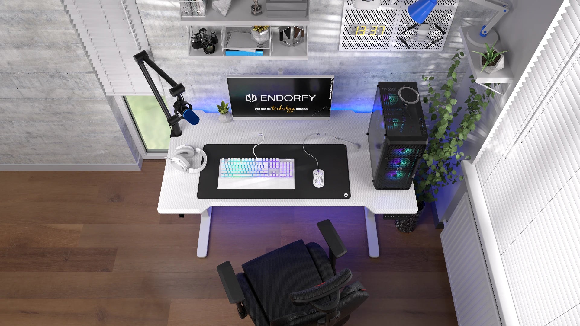 Uchwyt do monitora ENDORFY Atlas Single Onyx White z systemem zarządzania kablami. 