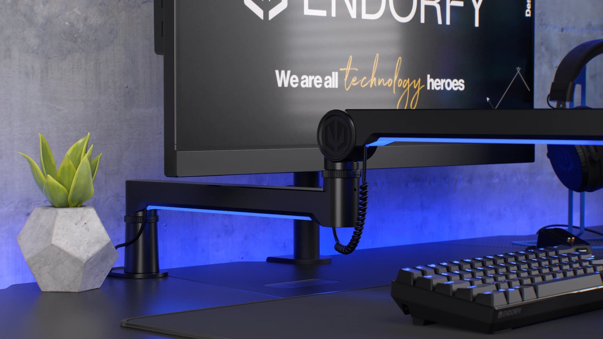 Statyw mikrofonowy Broadcast Low Profile RGB Boom Arm pod monitorem, zbliżenie na sygnet na przegubie