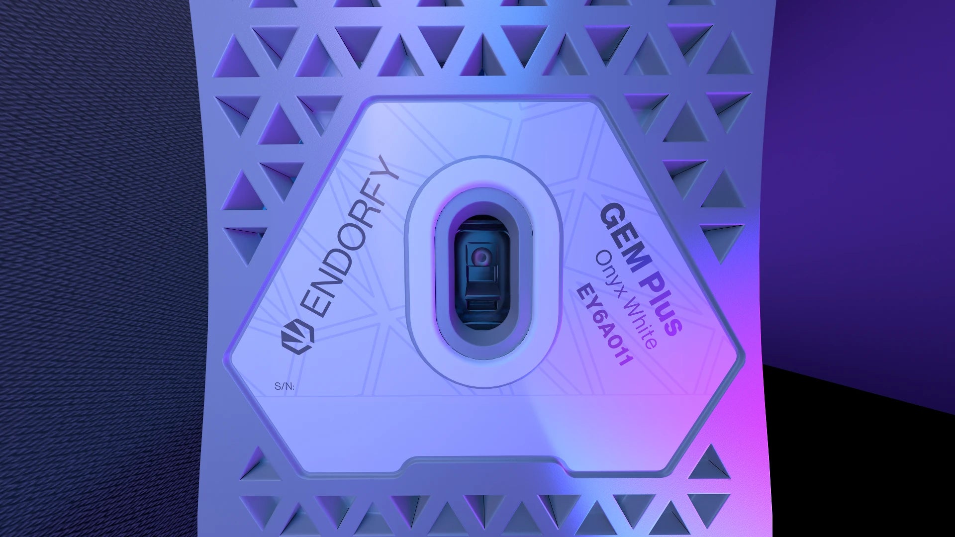 Myszka gamingowa GEM Plus Onyx White z sensorem PixArt PAW3370 pracującym z czułością do 19 000 DPI 