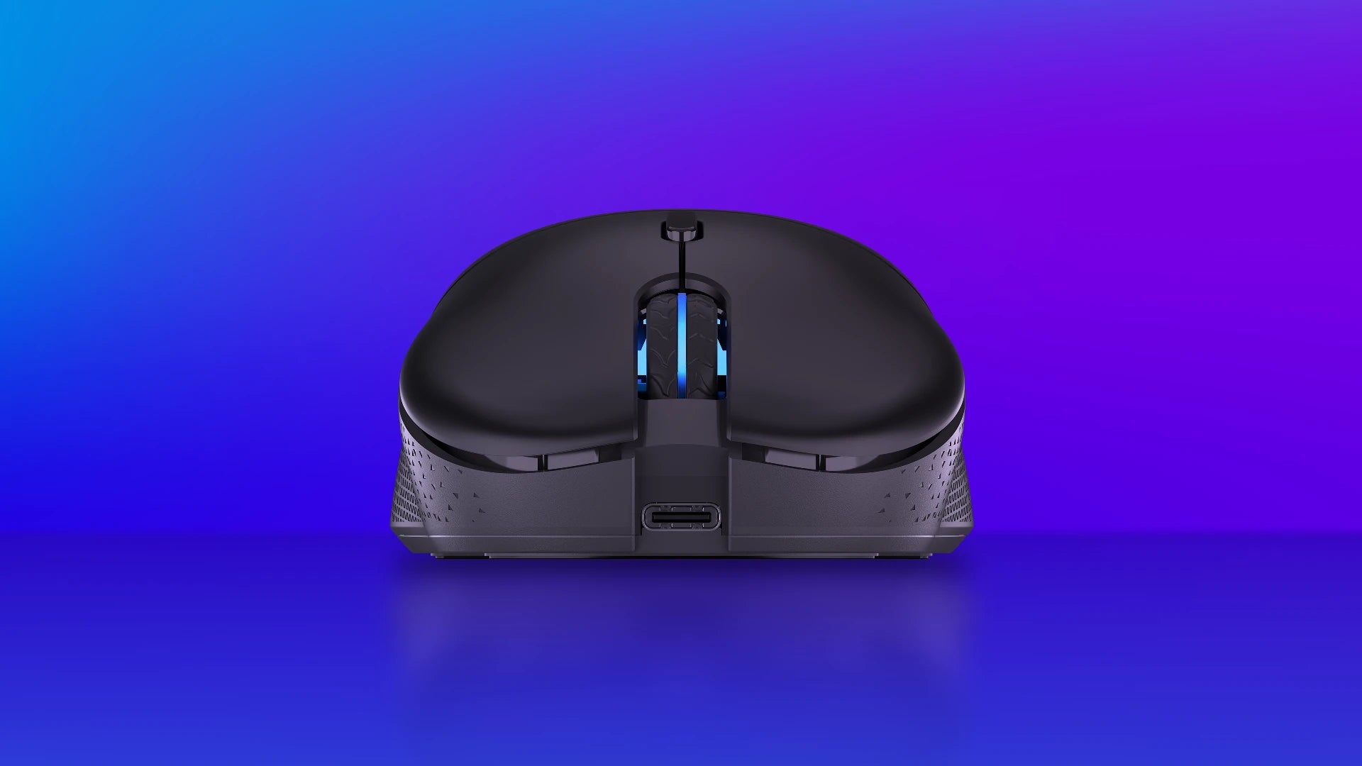 Bezprzewodowa myszka GEM Plus Wireless Onyx White z widocznym kablem i donglem USB 