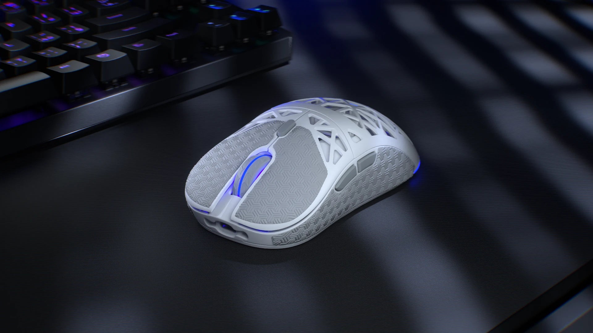 Myszka LIV Wireless Onyx White z gripami, które zapewniają pewny chwyt 
