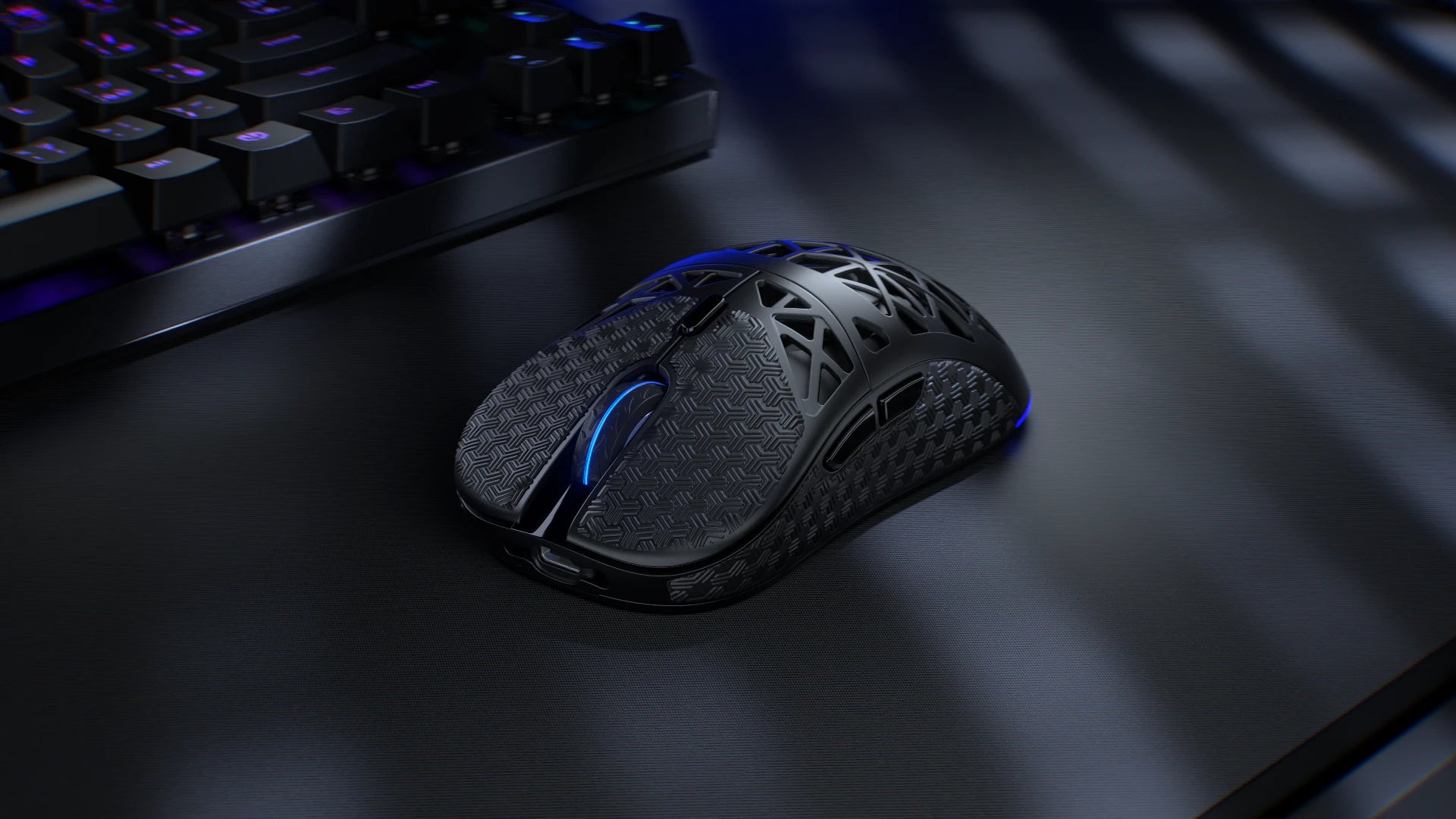 Myszka LIV Wireless z gripami, które zapewniają pewny chwyt 