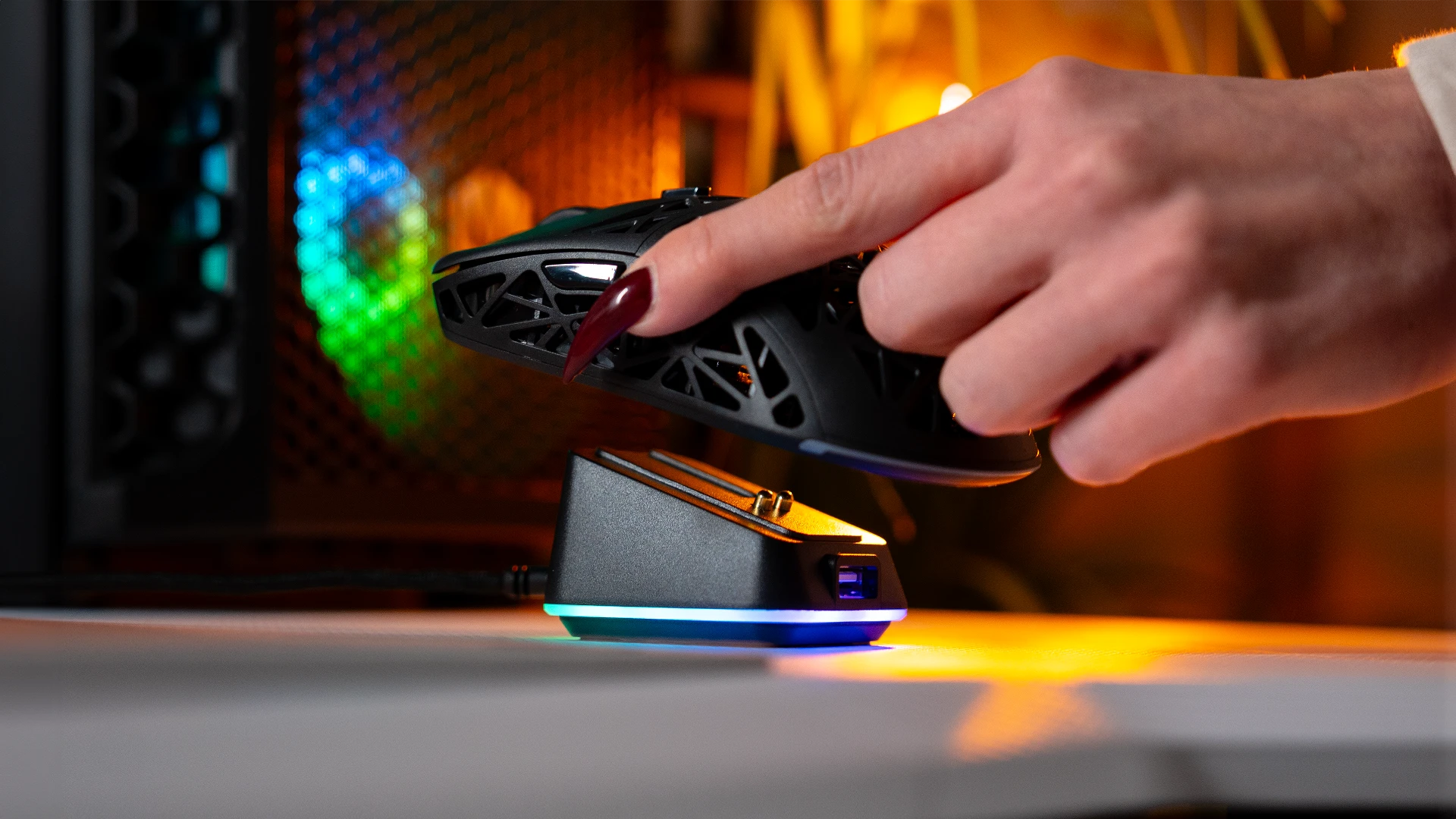 Mouse Dock – magnetyczna stacja ładowania bezprzewodowego myszy ENDORFY LIV Wireless 