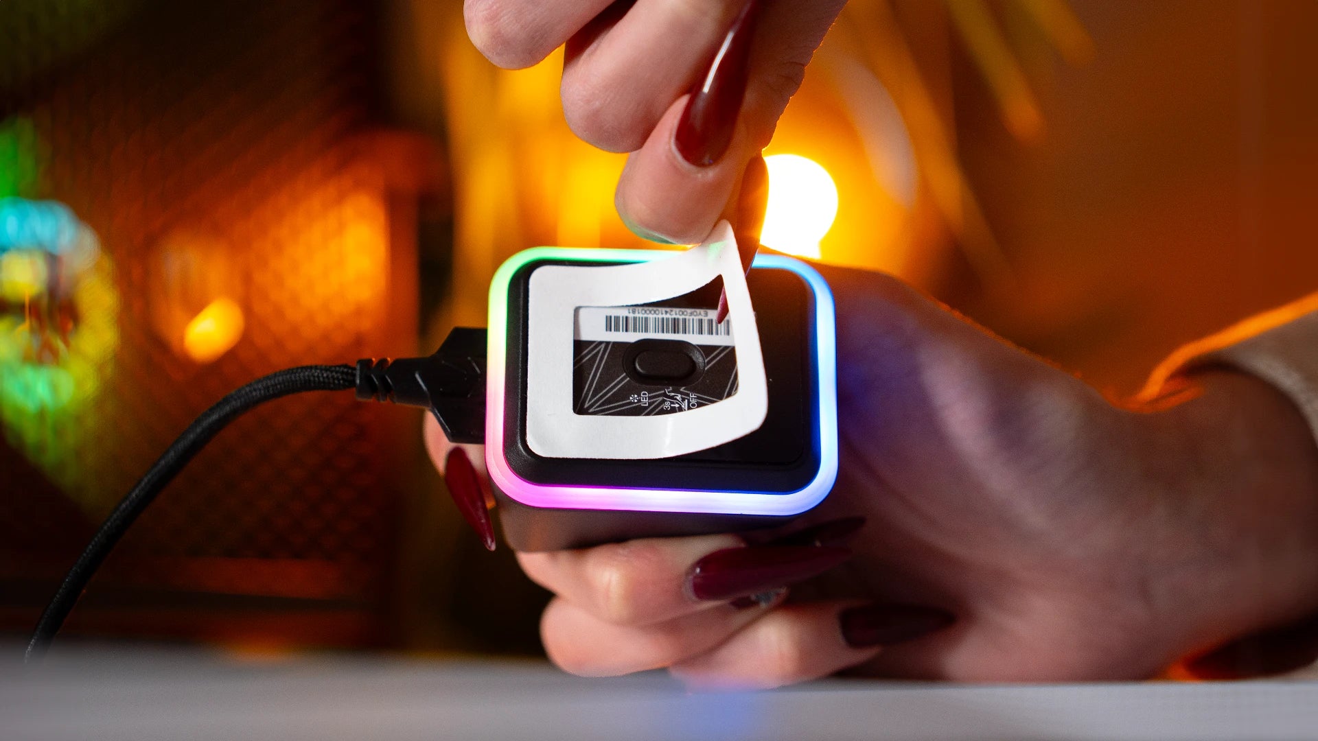 Mouse Dock – antypoślizgowa gumowa na podstawie, widok od spodu 
