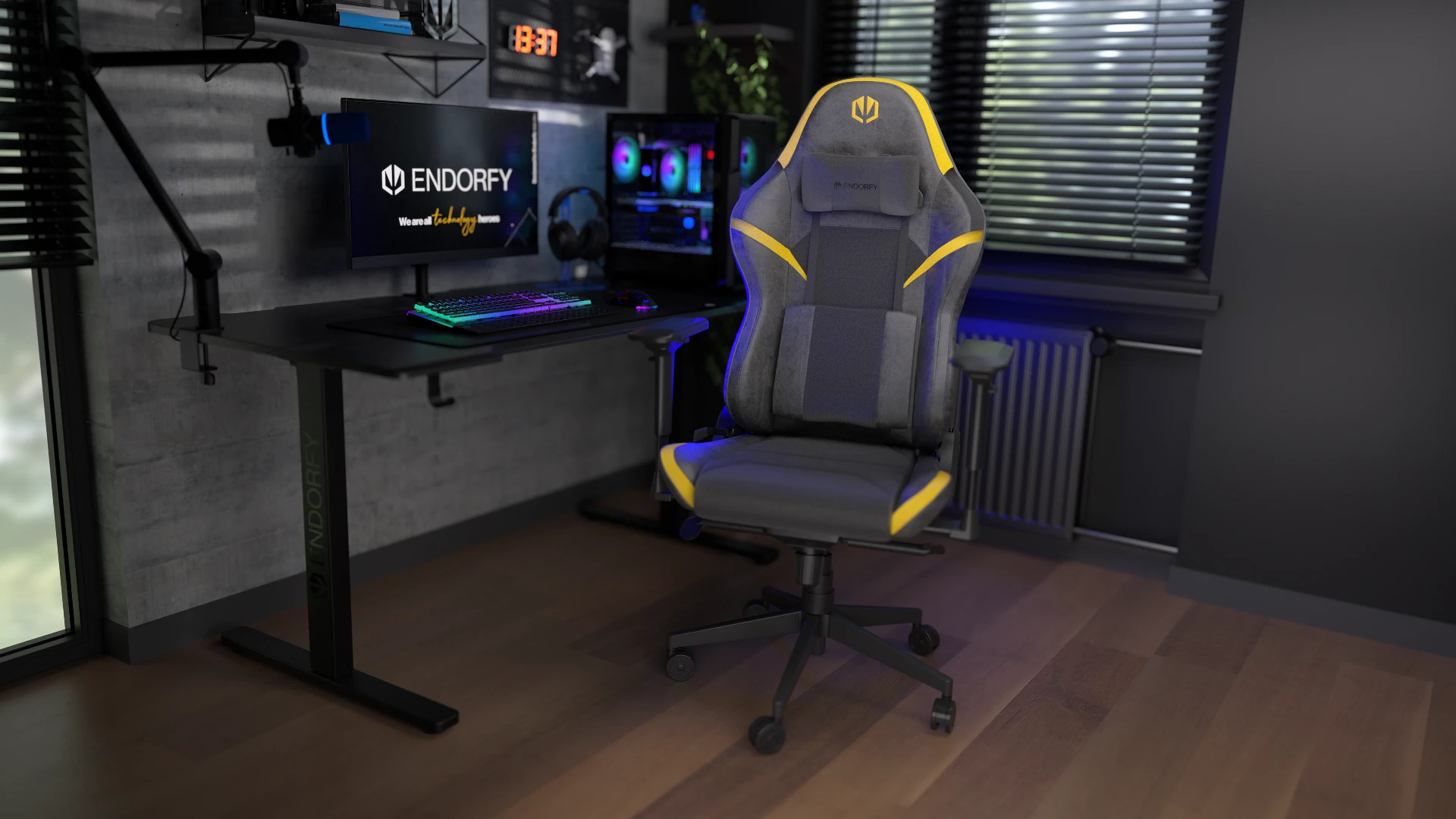 ENDORFY Scrim YL stojący obok stanowiska komputerowego – widok na przód fotela 