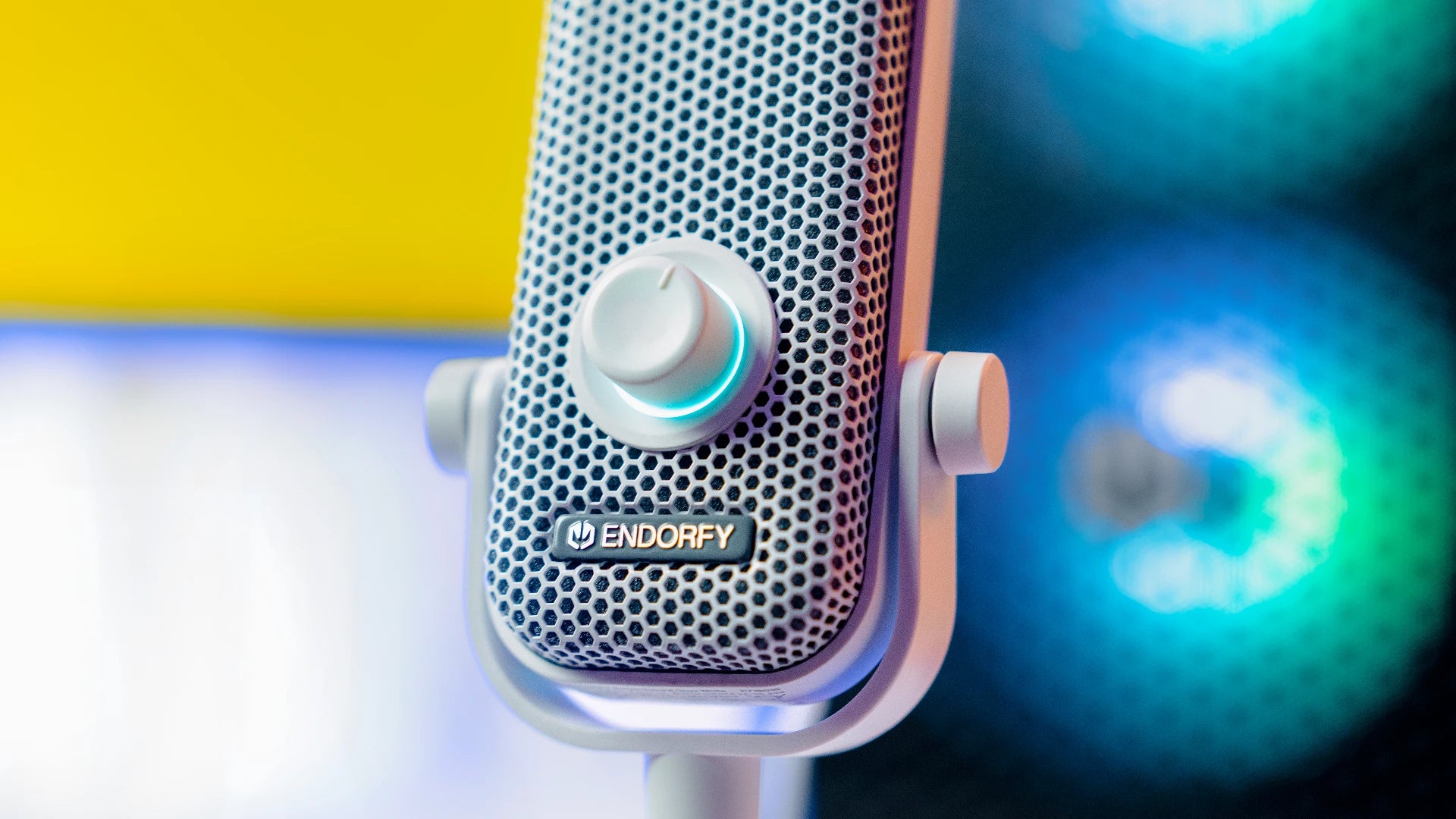 Podświetlenie RGB wokół pokrętła mikrofonu Solum Voice S Onyx White z możliwością personalizacji i wyłączenia 