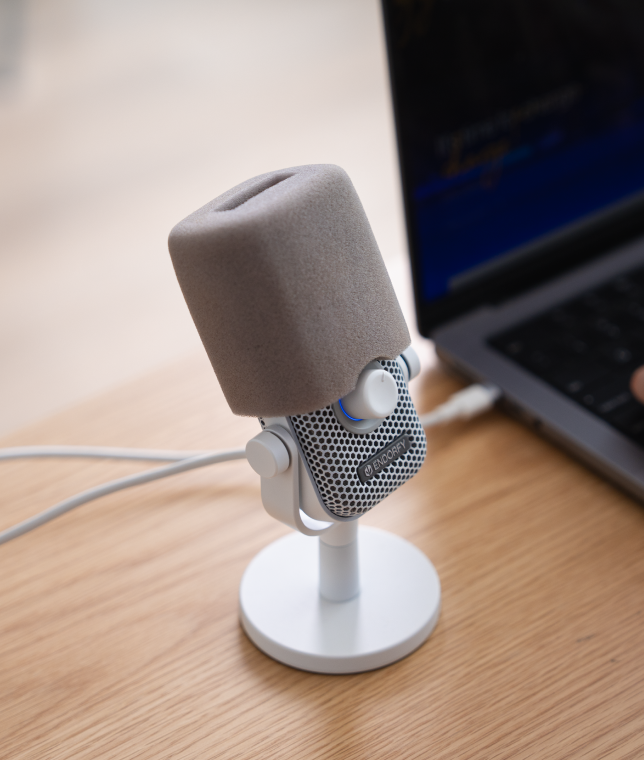 ENDORFY Solum Voice S Onyx White EY1B015-Microphone Front Left View Gain Control Knob Connected To Laptop