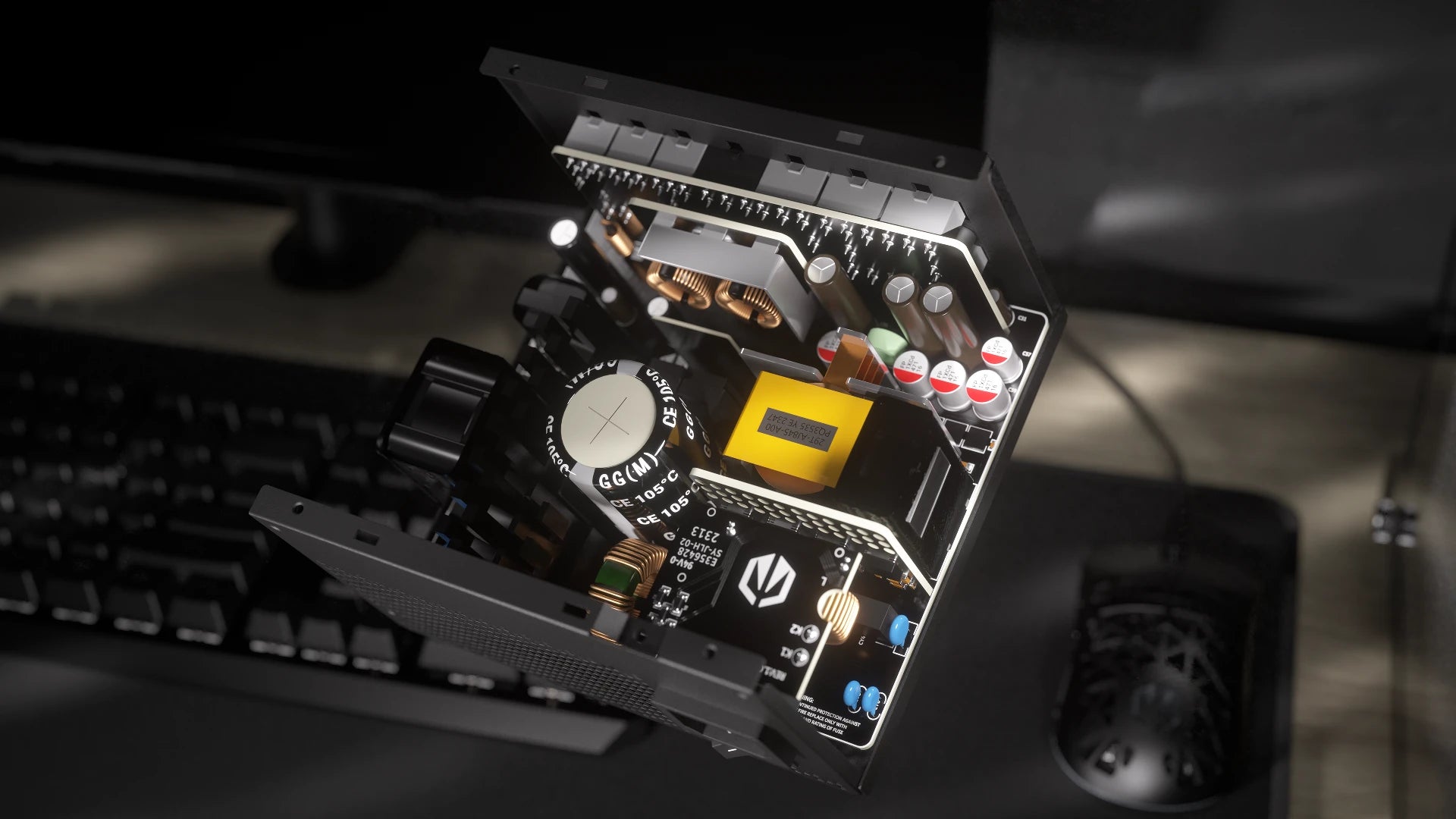 Wnętrze zasilacza ENDORFY Supremo FM6 1000 W z japońskimi kondensatorami klasy premium 