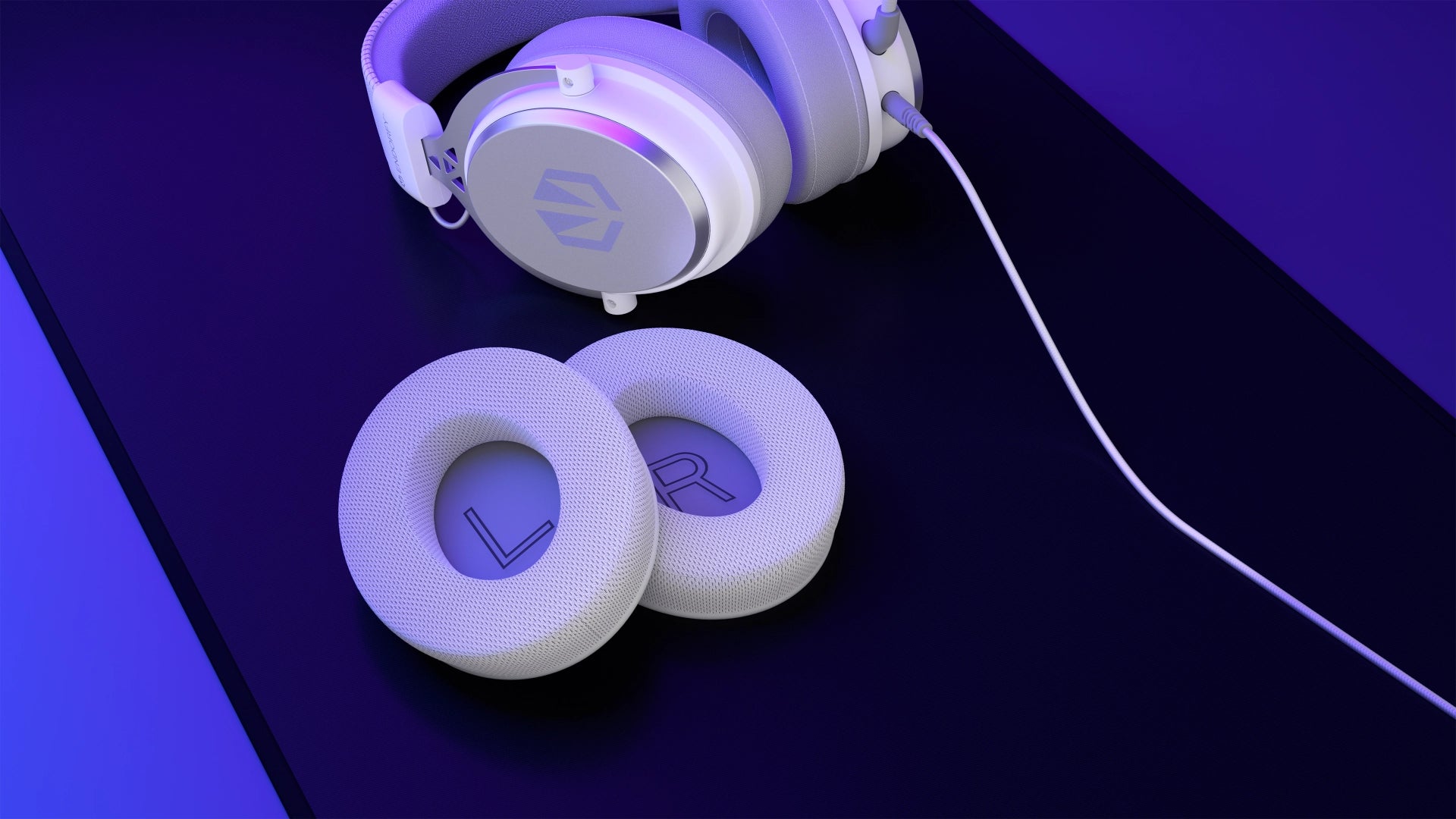 Wymienne nausznice memory foam w słuchawkach Viro Plus USB Onyx White zapewniające długi komfort użytkowania 