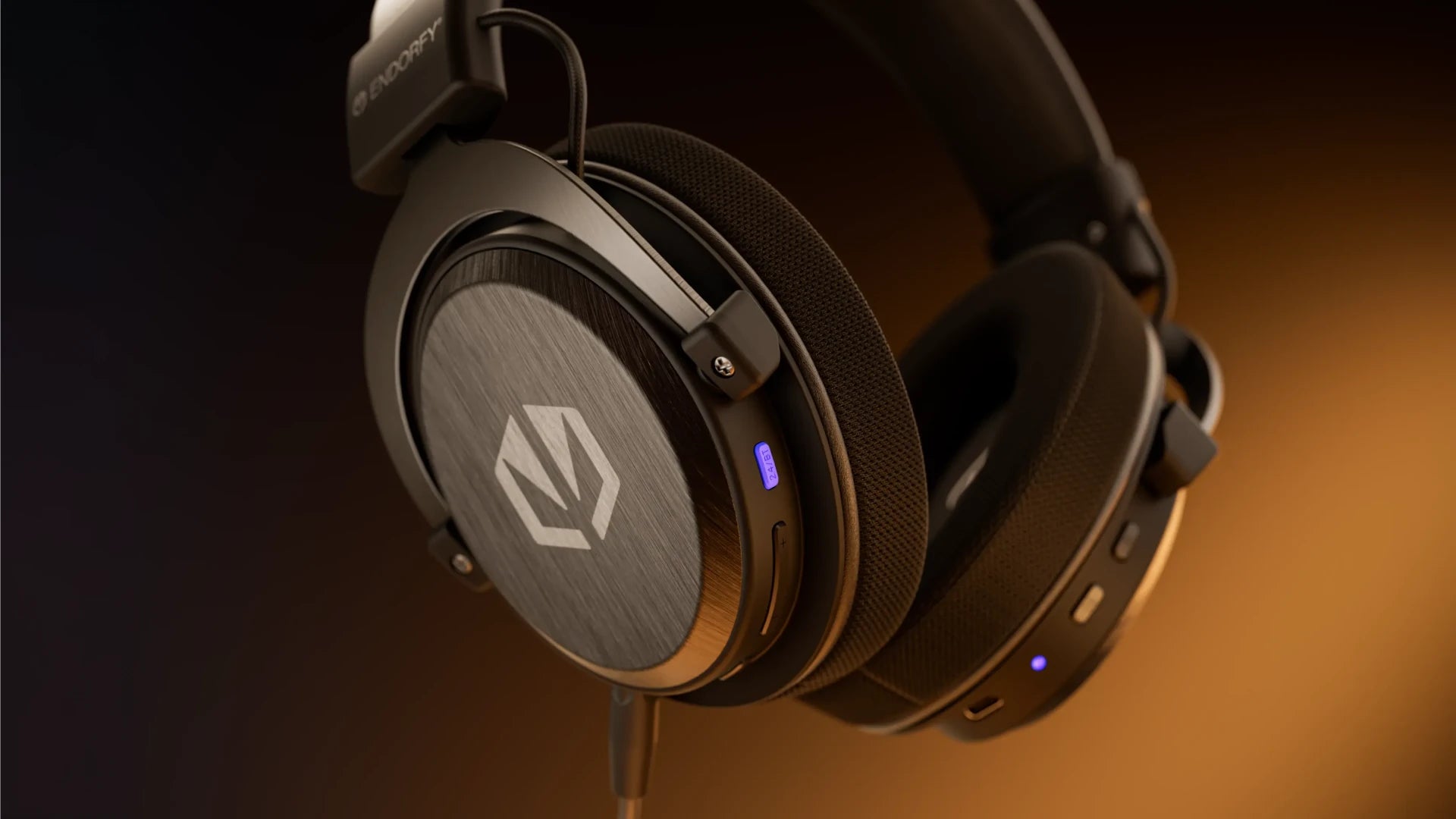 Close-up of the ENDORFY Viro Infra Wireless headphones, highlighting their metal frame construction