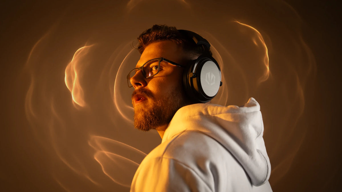 A model using ENDORFY Viro Wireless headphones. Waves around his head symbolize a more immersive soundstage
