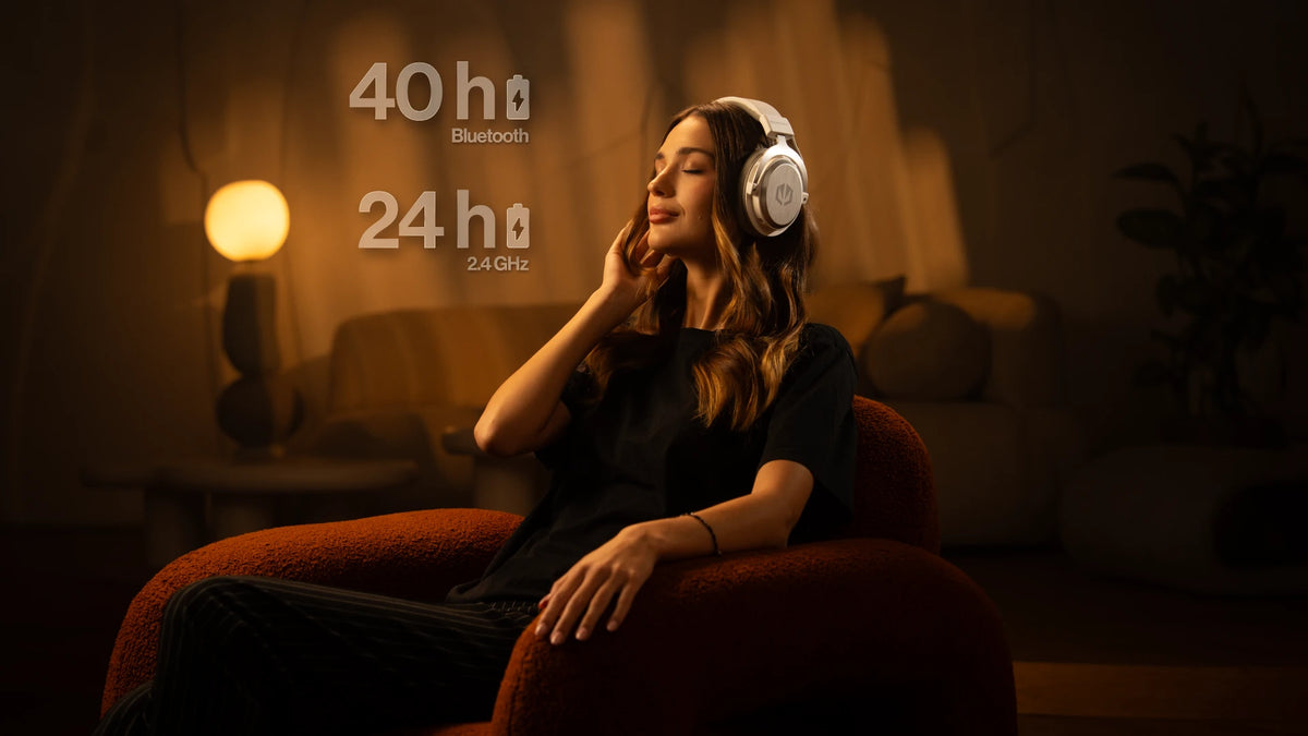 Woman sitting in a chair wearing the ENDORFY Viro Infra Wireless Onyx White headphones