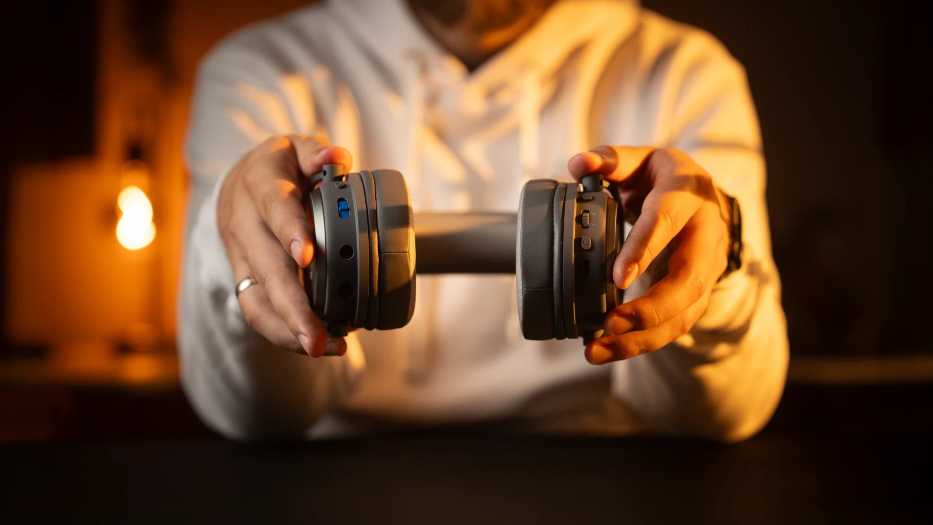 ENDORFY Viro Wireless Alt Gray headphones held by a model – view of the function buttons