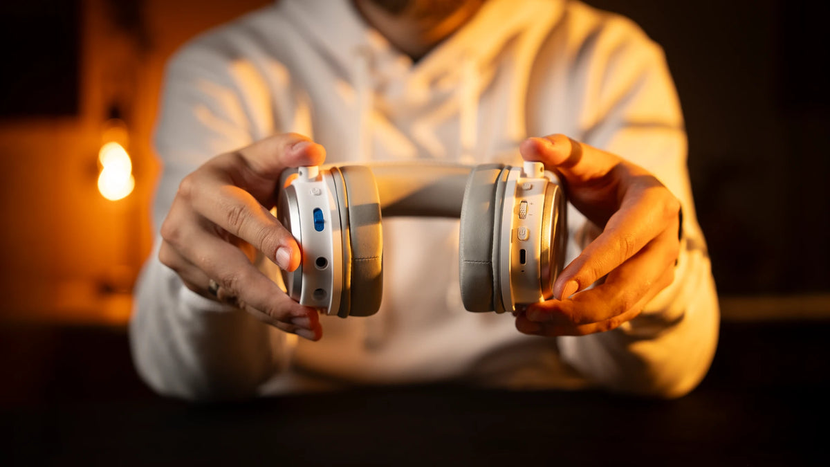 ENDORFY Viro Wireless Onyx White headphones held by a model – view of the function buttons