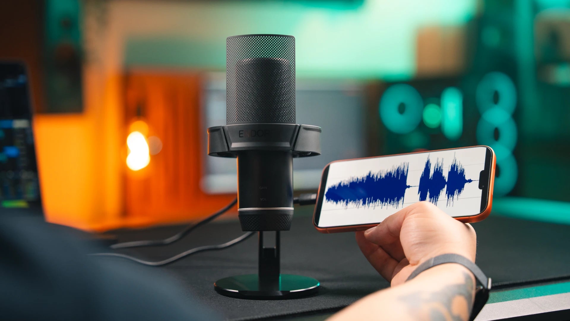 Close-up of a model using headphones for live monitoring with the Solum 2 Pro microphone