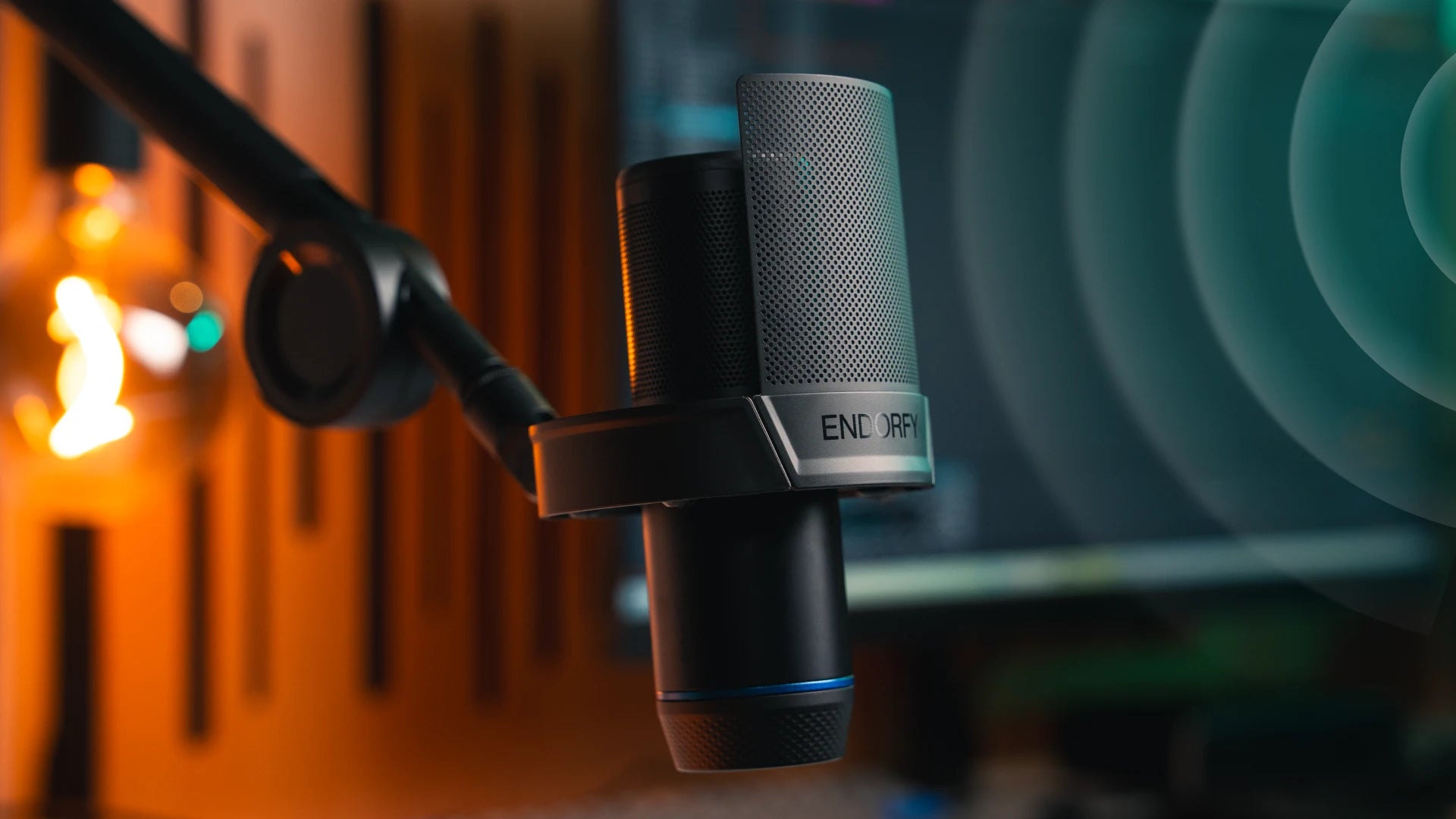 Close-up of the ENDORFY Solum 2 Boom Arm microphone on an adjustable arm