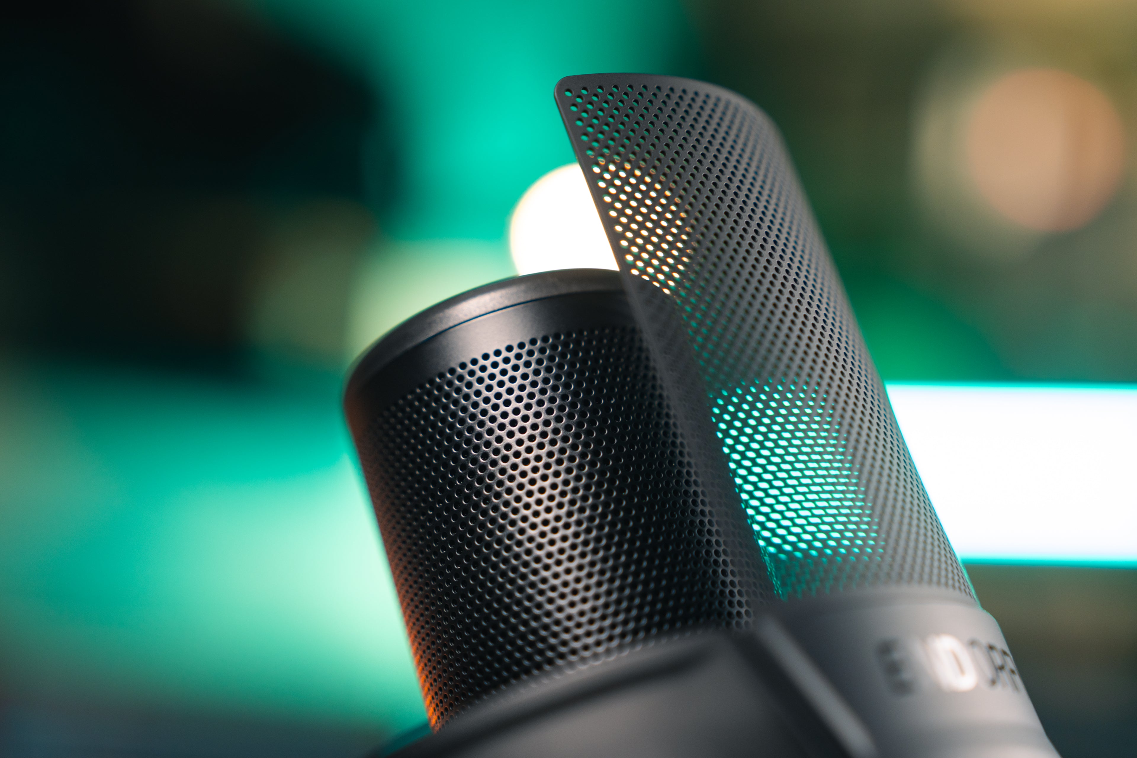 Close-up of the ENDORFY Solum 2 capsule and detachable metal pop filter