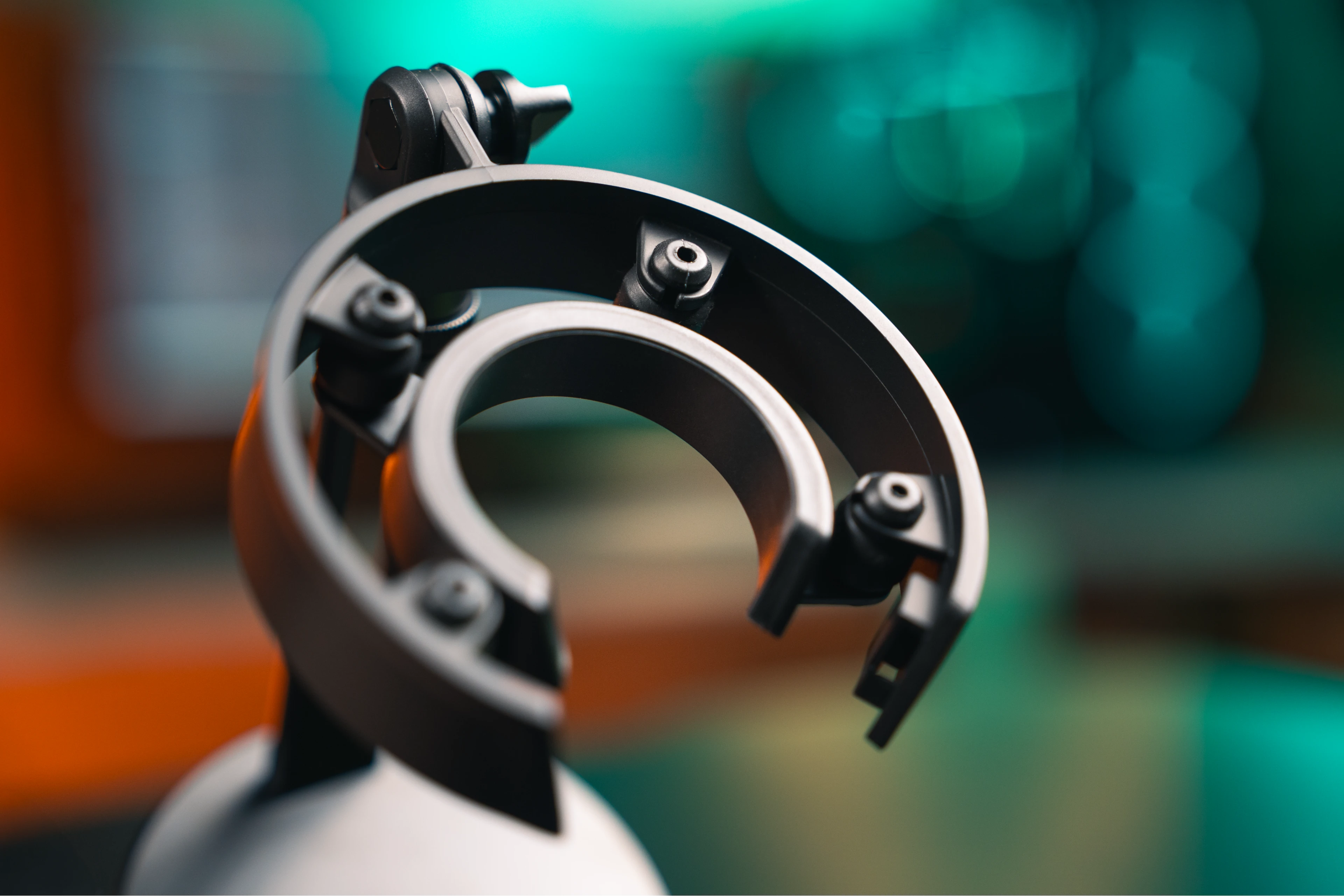 Proprietary shock mount of the ENDORFY Solum 2 Pro microphone